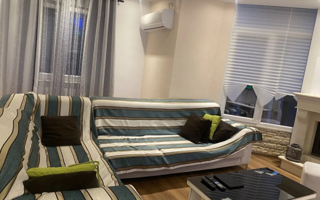 Durres 2-beds, Garden, Parking, 100m to Beach