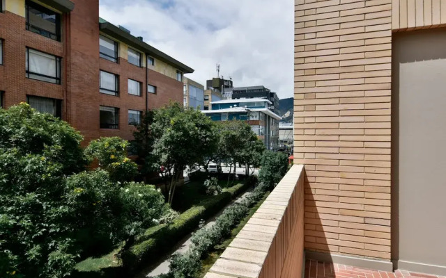 w Resplendent 1BR w Modern Balcony in Unicentro