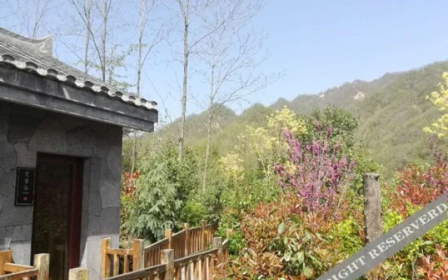 Yihe Funiu Shanju Hot Spring  Hotel