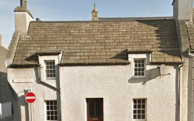 Kirkwall town centre apartment