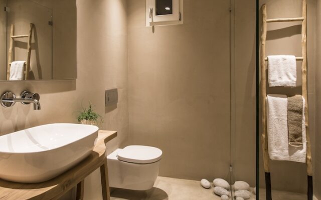 BASSA MAINA Villas & Suites