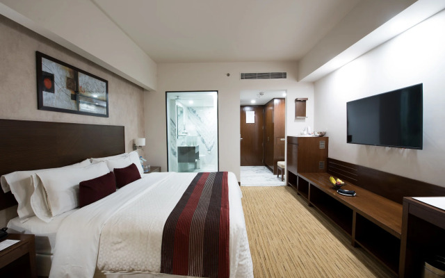 Four Points by Sheraton Hotel & Serviced Apartments, Pune