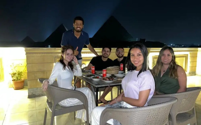 Moses Pyramids Inn