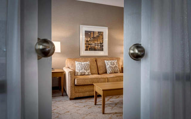 Monte Carlo Inn Vaughan Suites