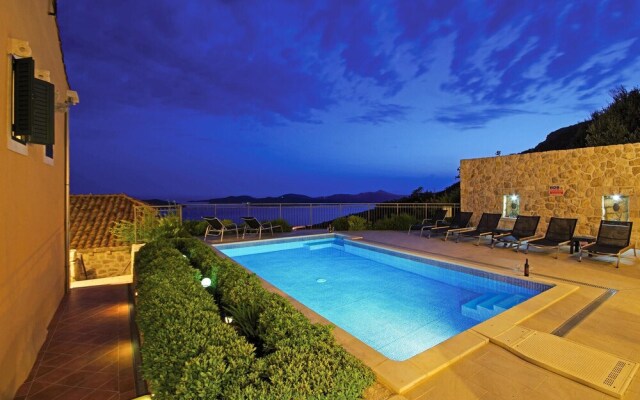 Amazing Home in Trsteno With Sauna, Wifi and 6 Bedrooms