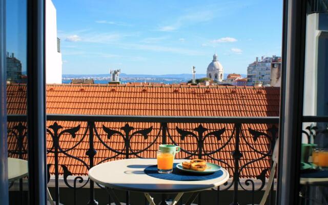 Lovelystay - Bright And Spacious Flat in Graça