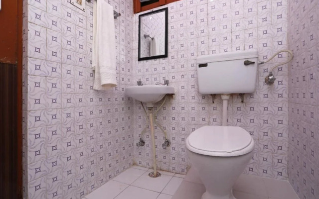 Oyo 18393 Chandra Guest House