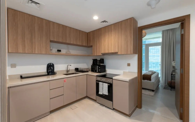 Vibrant 2BR Miami Vibes at Business Bay