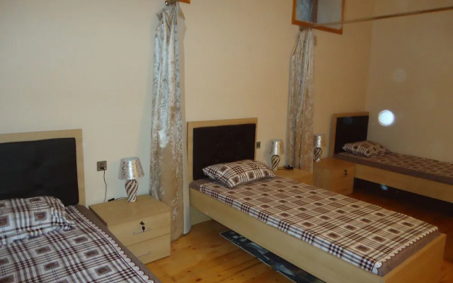 Khazar Guest House in Old City