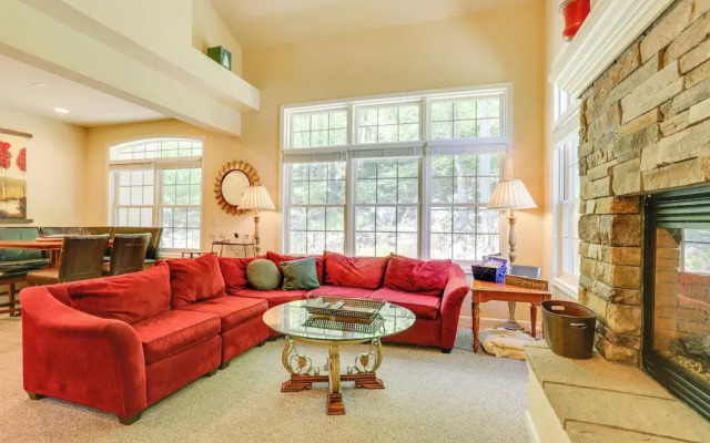 Half-mi to Big Boulder Lake: Townhome w/ Deck!