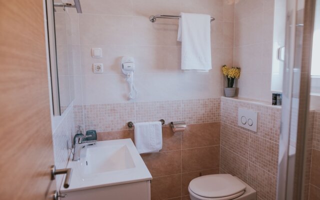 Poolside Hideout Apartments