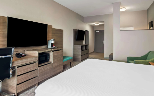 Best Western Plus Pitt Meadows Inn & Suites