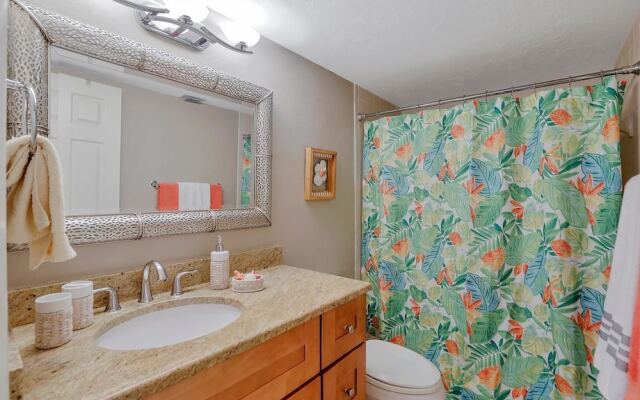 Beachfront Condo With Panoramic Ocean Views and Pool