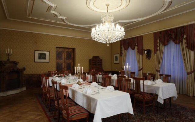 Hotel Zámek Štirín