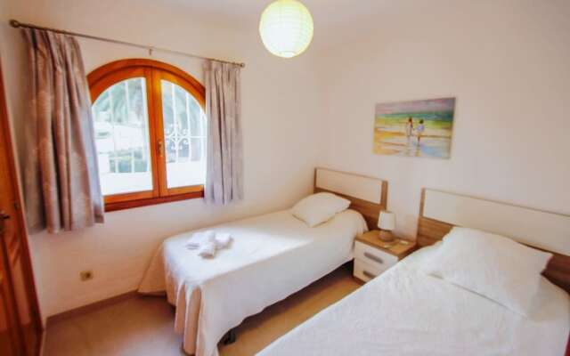 Alldo - hill side with private pool in Moraira
