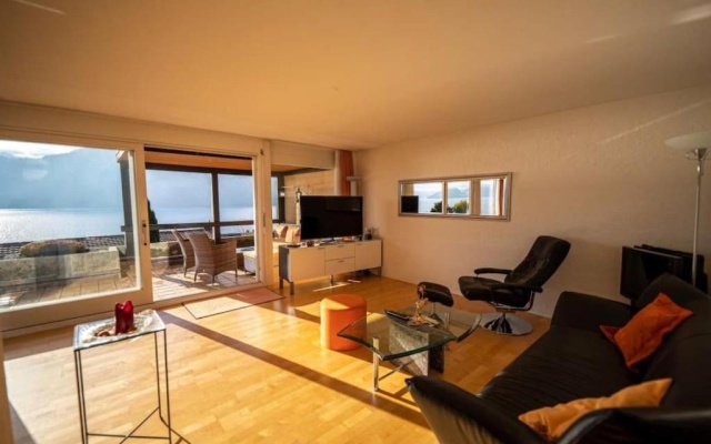 A beautiful apartment with direct view at the lake for 4 persons – Guest Rooms – Weggis
