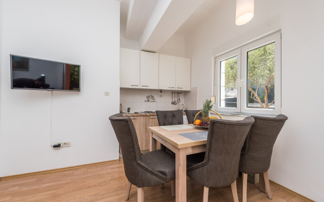 Apartment Angie 220m From the Beach