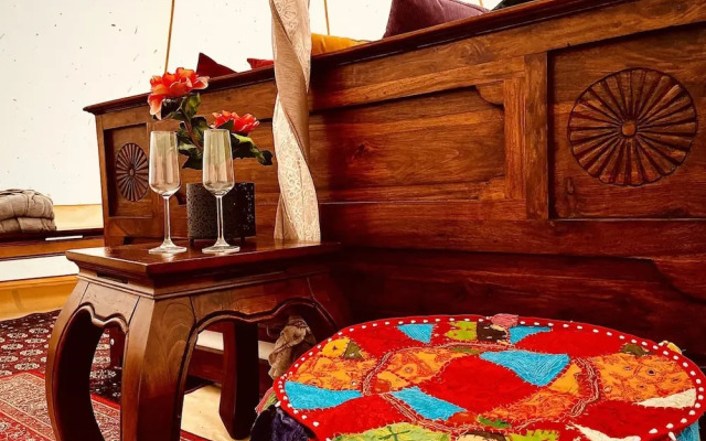 Tent Delhi, a b&b in a Luxury Glamping Style