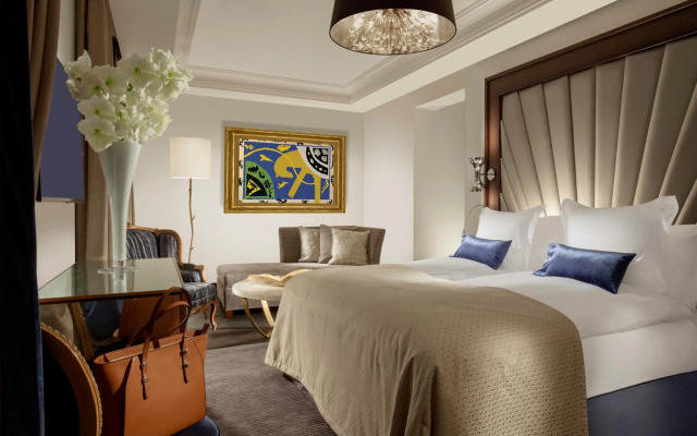Royal Savoy Hotel & Spa