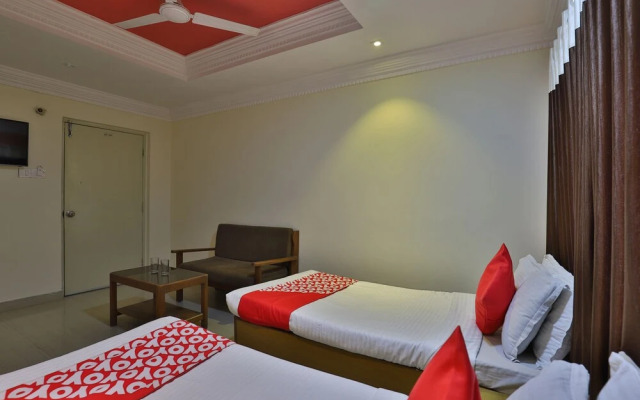 OYO 27897 Hotel The Grand Bansi