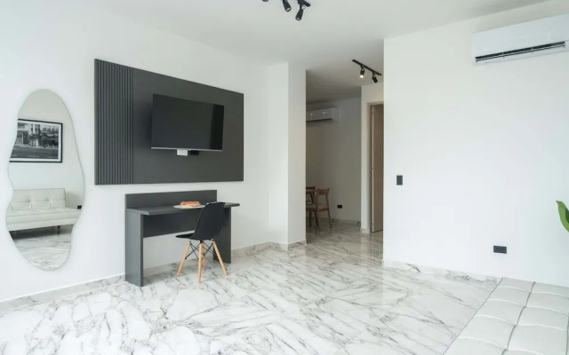 w Radiant 1BR w AC Near Ciudad Amurallada