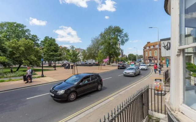 Valley Gardens View - City Centre One Bedroom Apartment