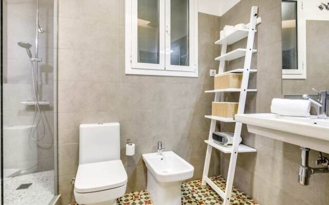 Designer 1 Bed Apartment near Plaza España