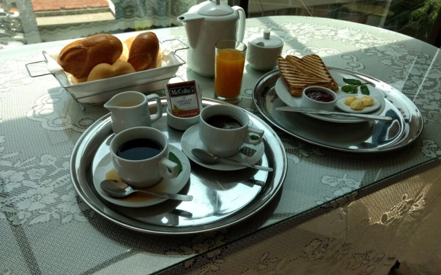 Hotel Solís Dies