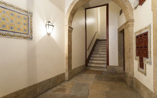 ALTIDO Elegant 3BR Apt w/workspace in Chiado