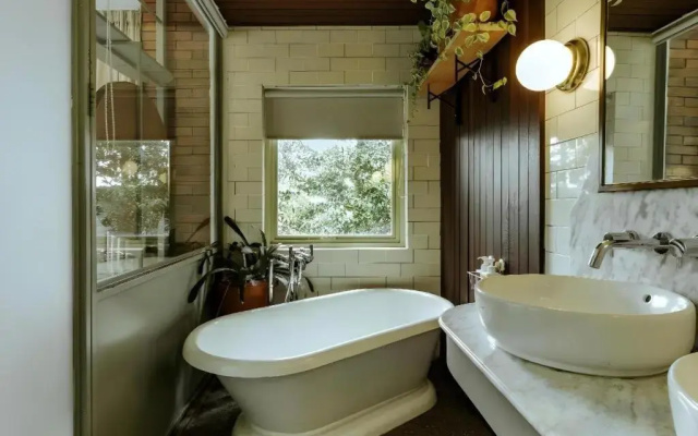 The House Tour Hotel with The Potting Shed