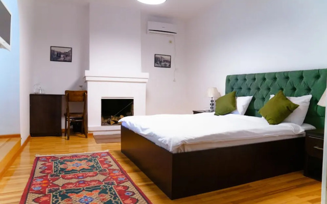 Biblioteka Hotel Rustaveli