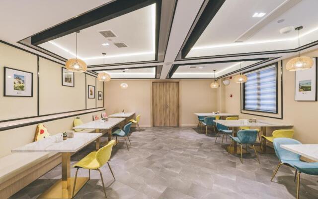 Atour Hotel Haining Leather City Nanguanxiang