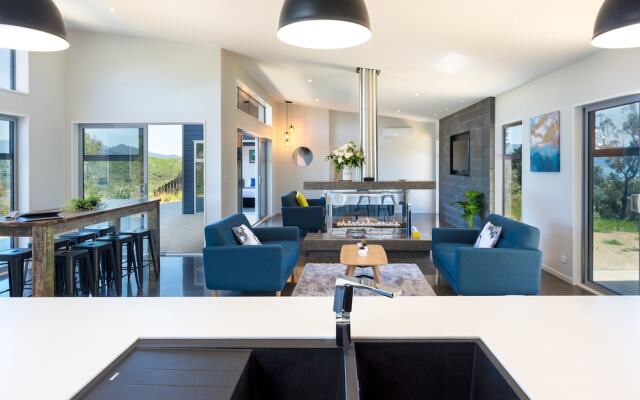 Bell Bird Ridge Holiday Home - Ocean & Valley Views