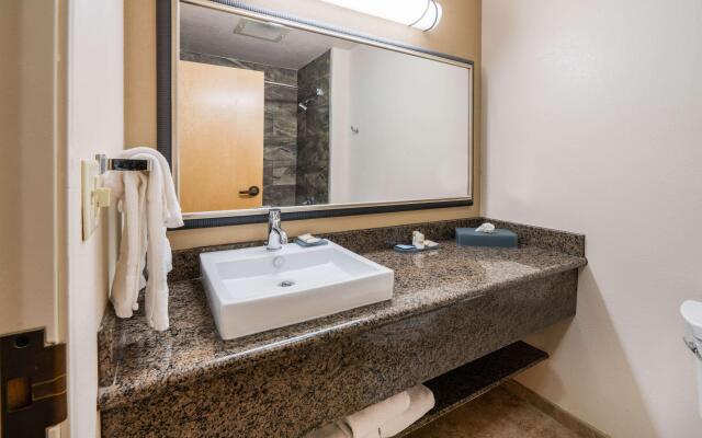 Best Western Plus Riverfront Hotel & Suites
