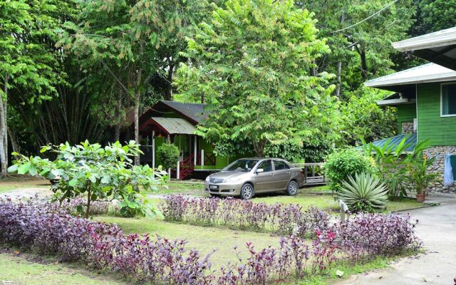 Sukau Greenview Bed and Breakfast