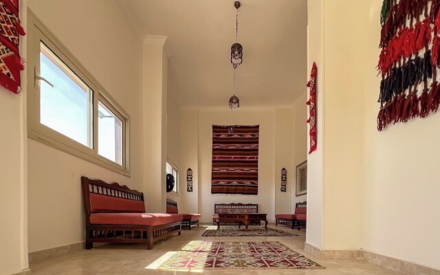 Atlantis pyramids Inn new
