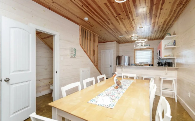 Resort Pool & Pet Friendly Sleeps 9