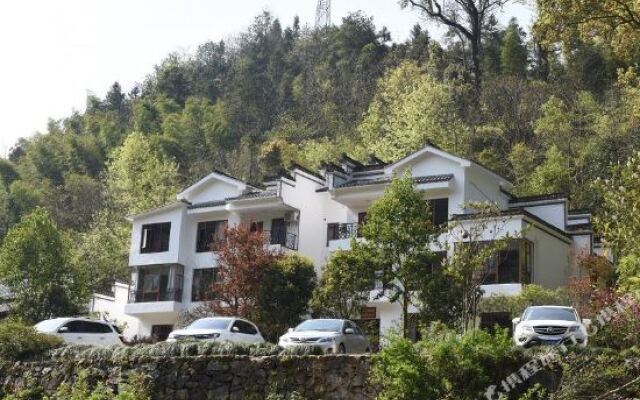 Yaoli Wolongtan Hotel