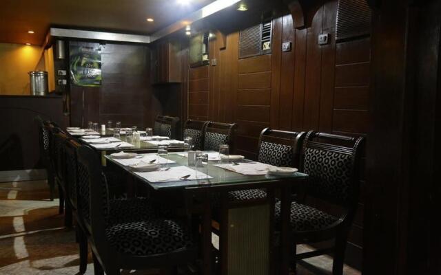 Capital O 1585 Hotel Palash Residency