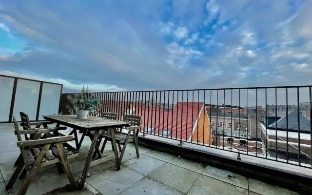 Modern 1BR Near Diamond District by Oneluxstay