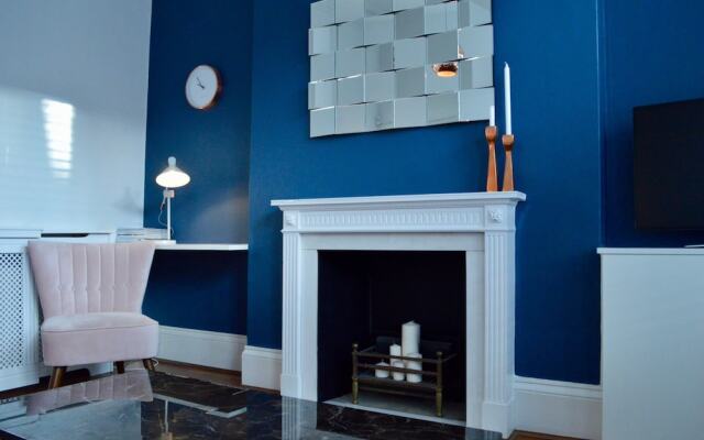 Chic 2 Bedroom Flat By Warwick Avenue