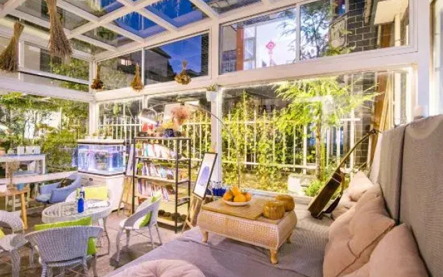 Seven Seconds Time Capsule Youth Hostel