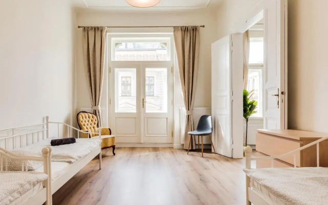Charles Bridge - 3 bedroom Apartment - Old Town