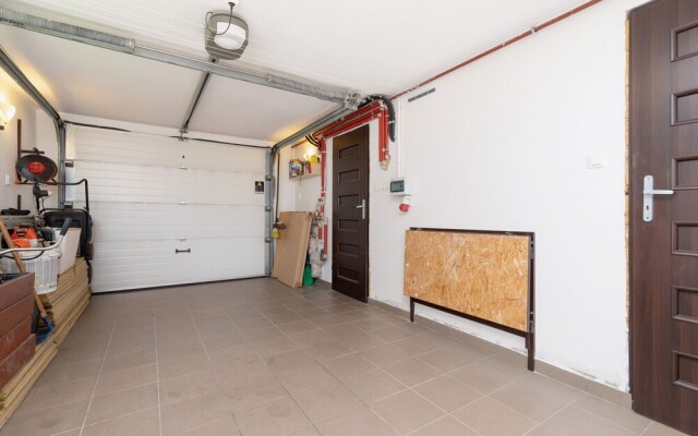 Czarnochowice House by Renters