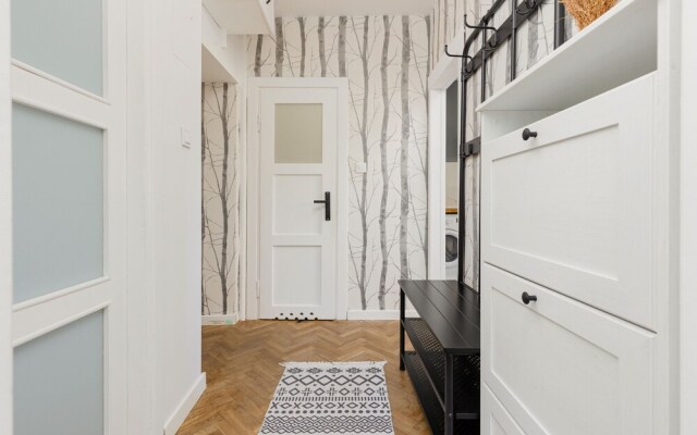 Bright Apartment in Wola by Renters