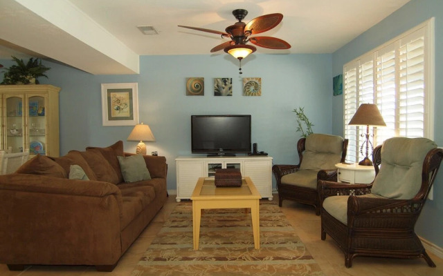 Cyndy s Beach House TS528