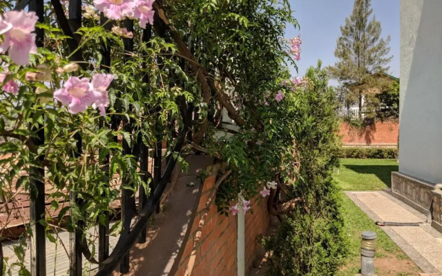 White Stone Apartment KIMIHURURA