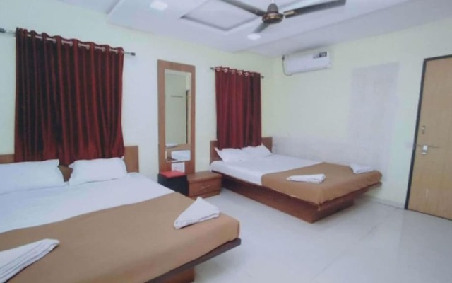 Rajhuns Deluxe Lodging