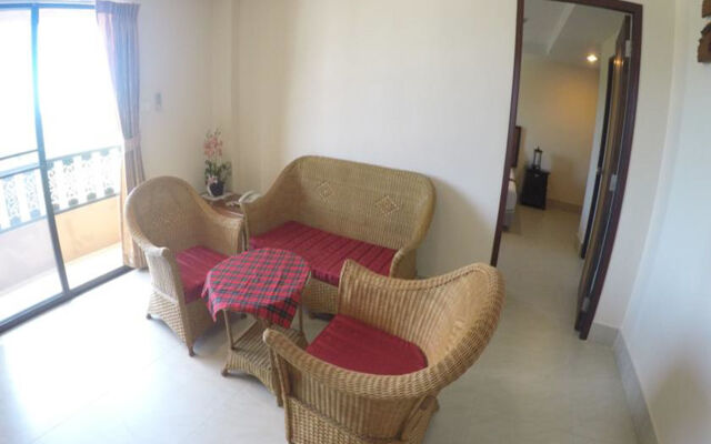 Rayong Lanna Hotel