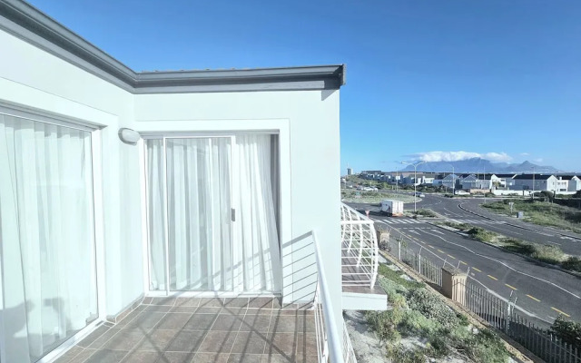 Dolphin Ridge Seaside Apartment